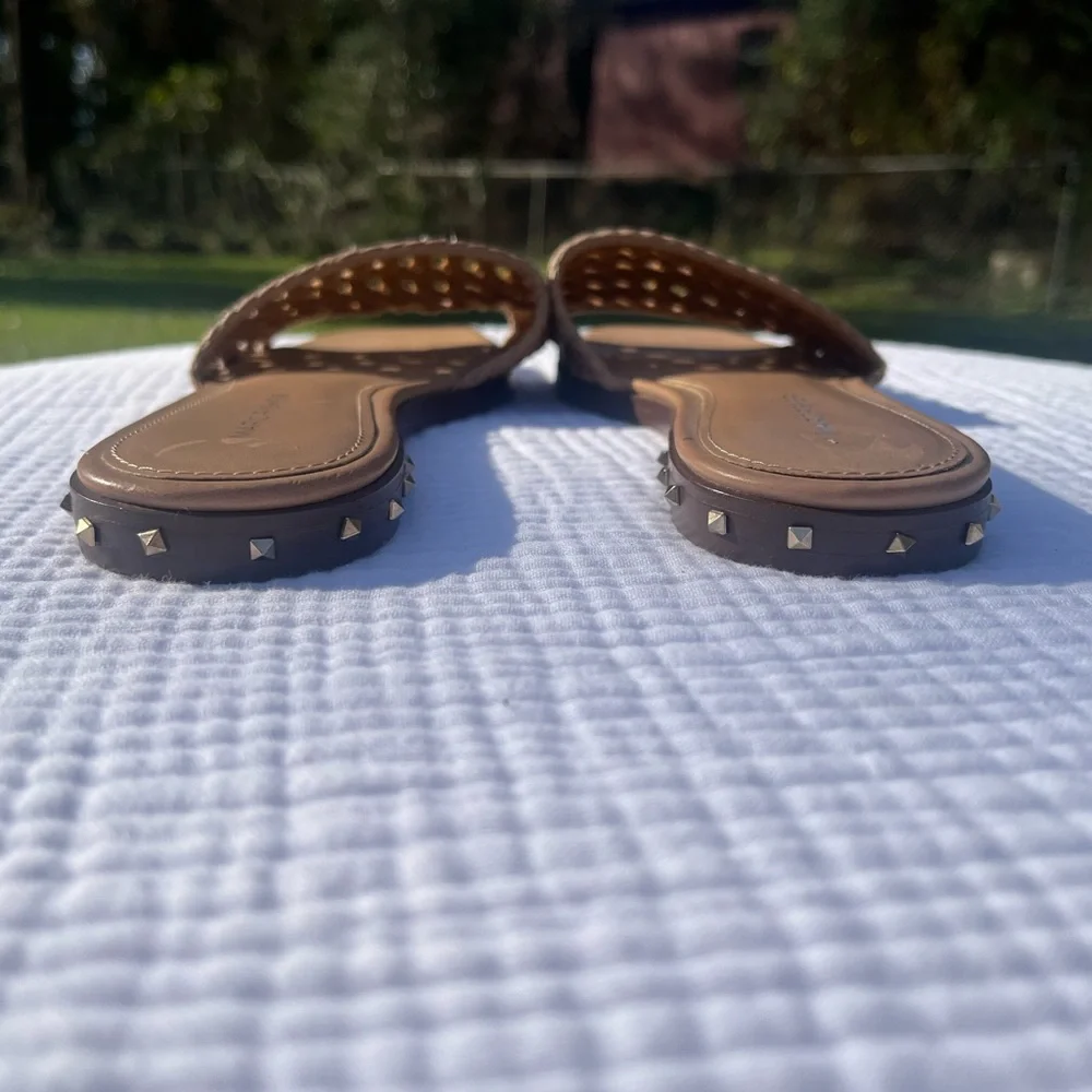 MARC FISHER Woven Tan JEREMY Spike Sandals Slides Size 6.5 - Picture 5 of 7